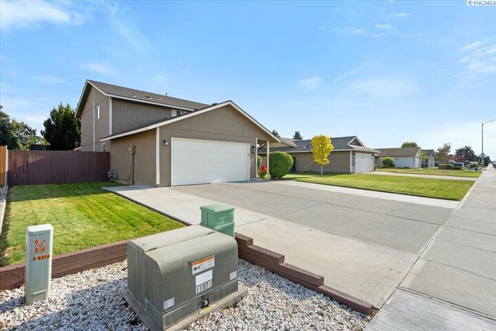 Property Photo: 6104 Fenway Dr WA 99301