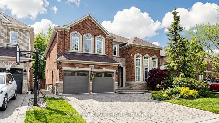 Property Photo: 1206 Lindenrock Drive ON L6H 6T4