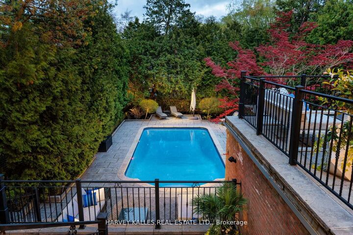 Property Photo: 215 Dunvegan Road ON M5P 2P2