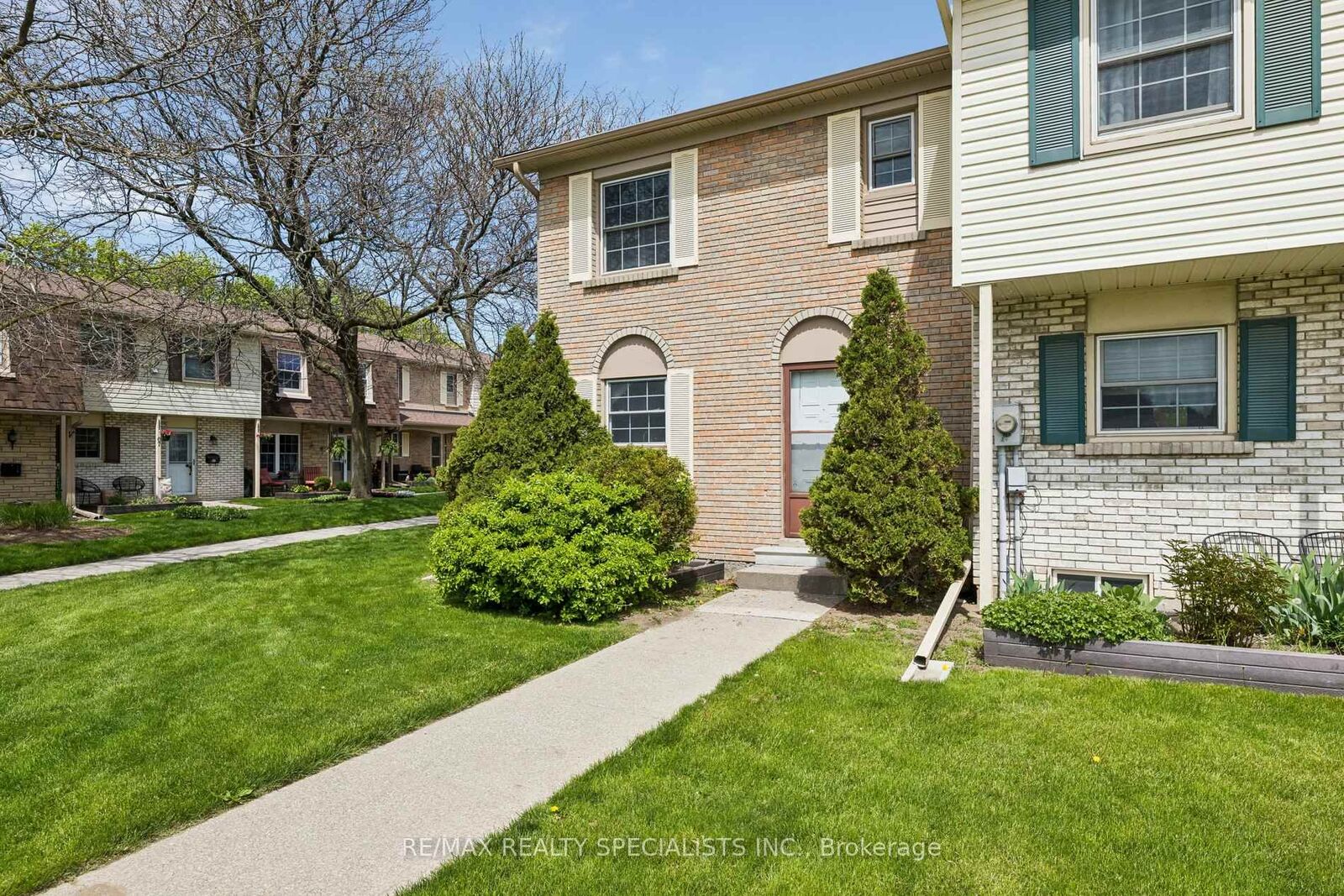Property Photo: 580 Eyer Drive 72 ON L1W 3B7