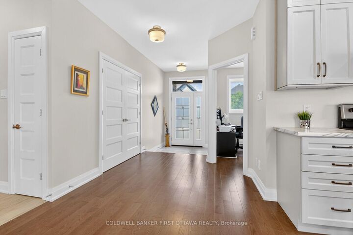 Property Photo: 124 Lyon Street ON K0A 1W0