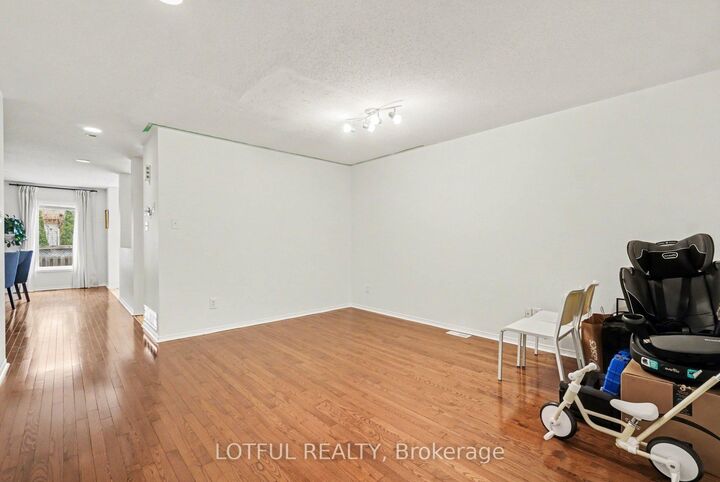 Property Photo: 3 Collington Street ON K2G 6X5