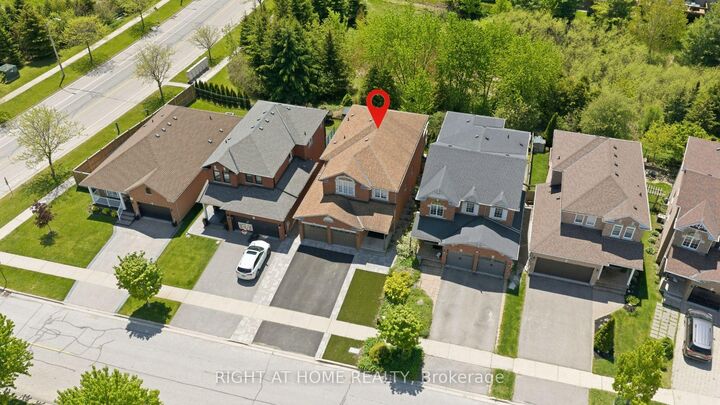182 Mowat Crescent — photo 1