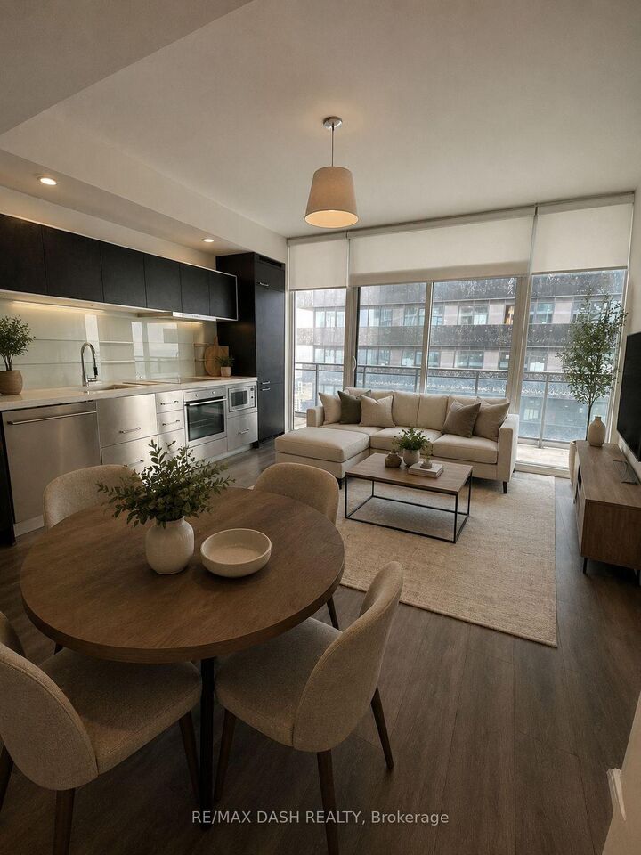 45 Charles Street E 4811 — photo 1