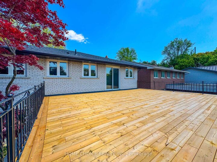 Property Photo: 43 Golfwood Heights E ON M9P 3L8