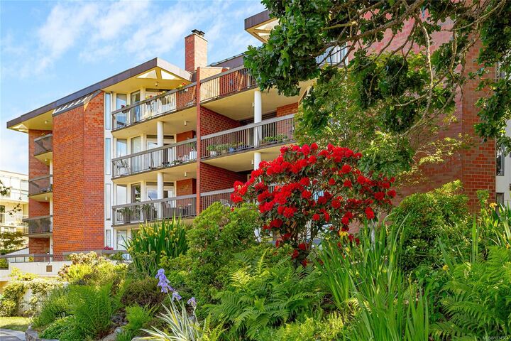 Property Photo: 2119 Oak Bay Ave #204 BC V8R 1E8