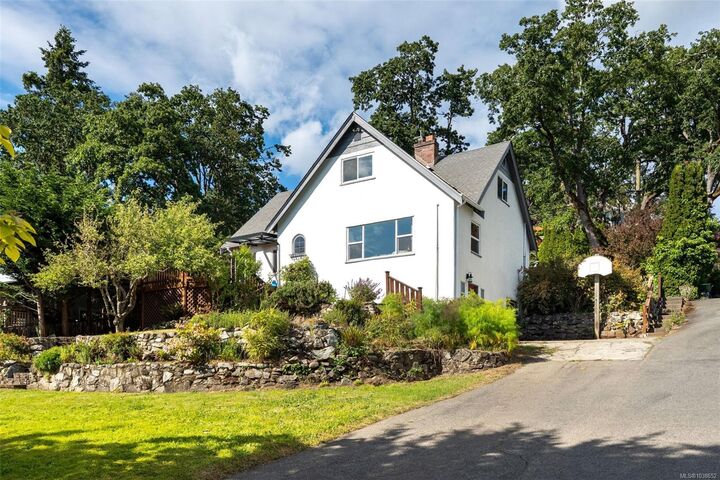 Property Photo: 1161 Clovelly Terr BC V8P 1V7