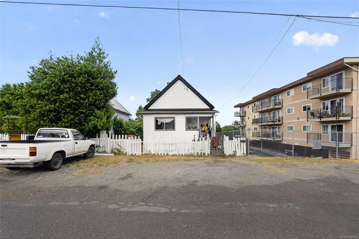 674 Farquhar St — photo 1