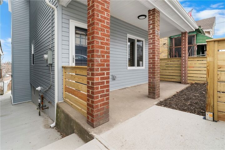 Property Photo:  838 Eureka St  PA 15210 