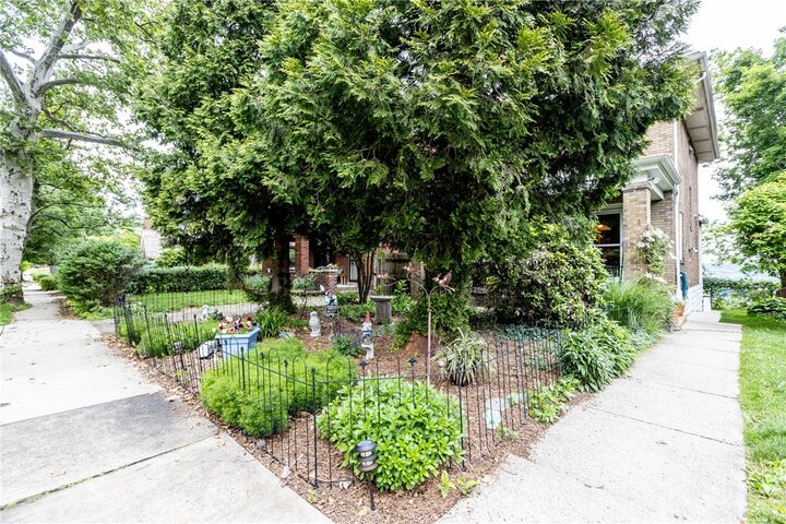 Property Photo: 3203 Shady Ave Ext PA 15217