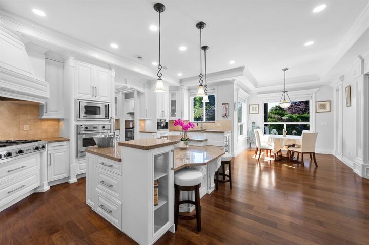 Property Photo: 16418 36A Avenue BC V3Z 0M1