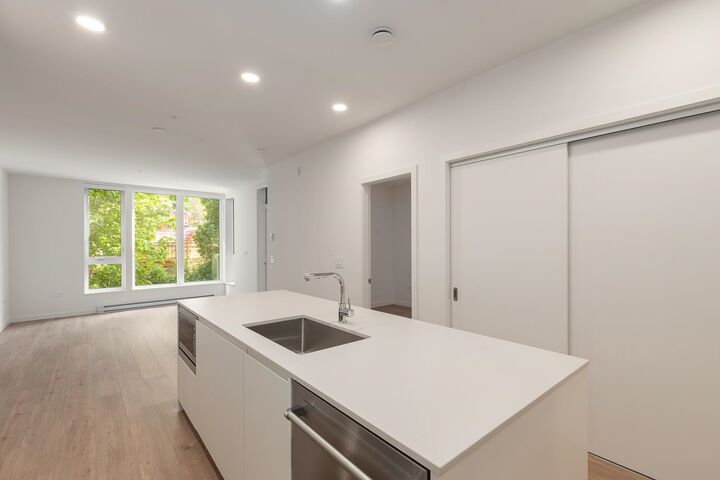 Photo de la propriété:  1500 Scott Crescent 208  BC V8B 1G5 
