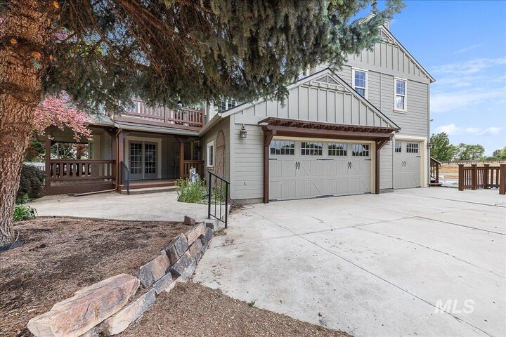 Property Photo: 10060 W Rolling Hills Dr. ID 83669