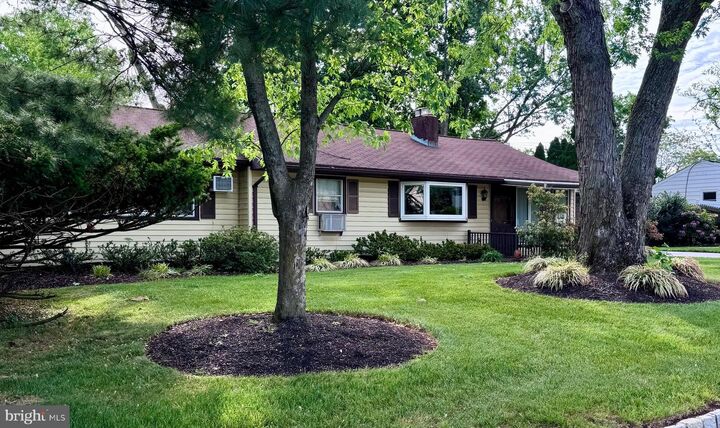 Property Photo:  14 Berwick Way  NJ 08854 