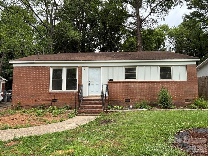Property Photo: 2627 Dora Drive NC 28215
