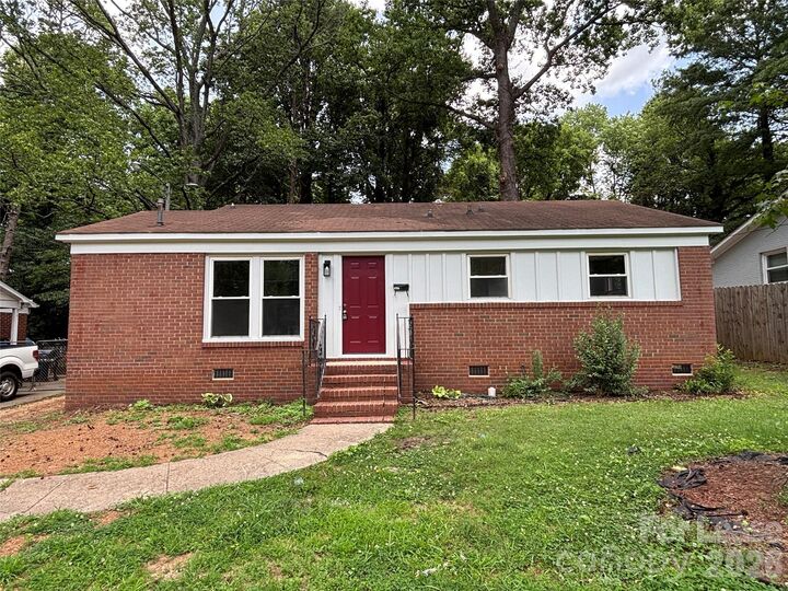 Property Photo:  2627 Dora Drive  NC 28215 