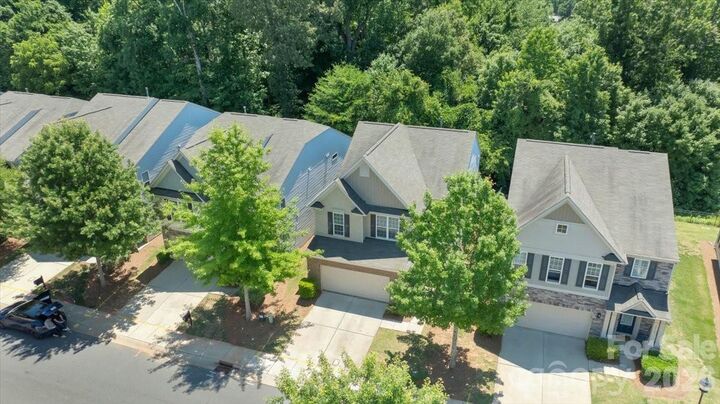Property Photo:  5122 Mount Clare Lane  NC 28210 