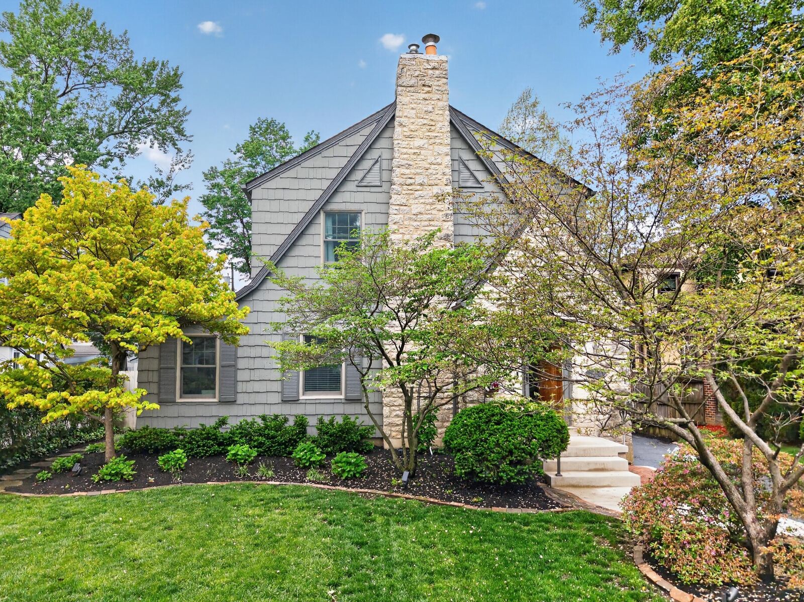 Property Photo:  253 N Remington Road  OH 43209 