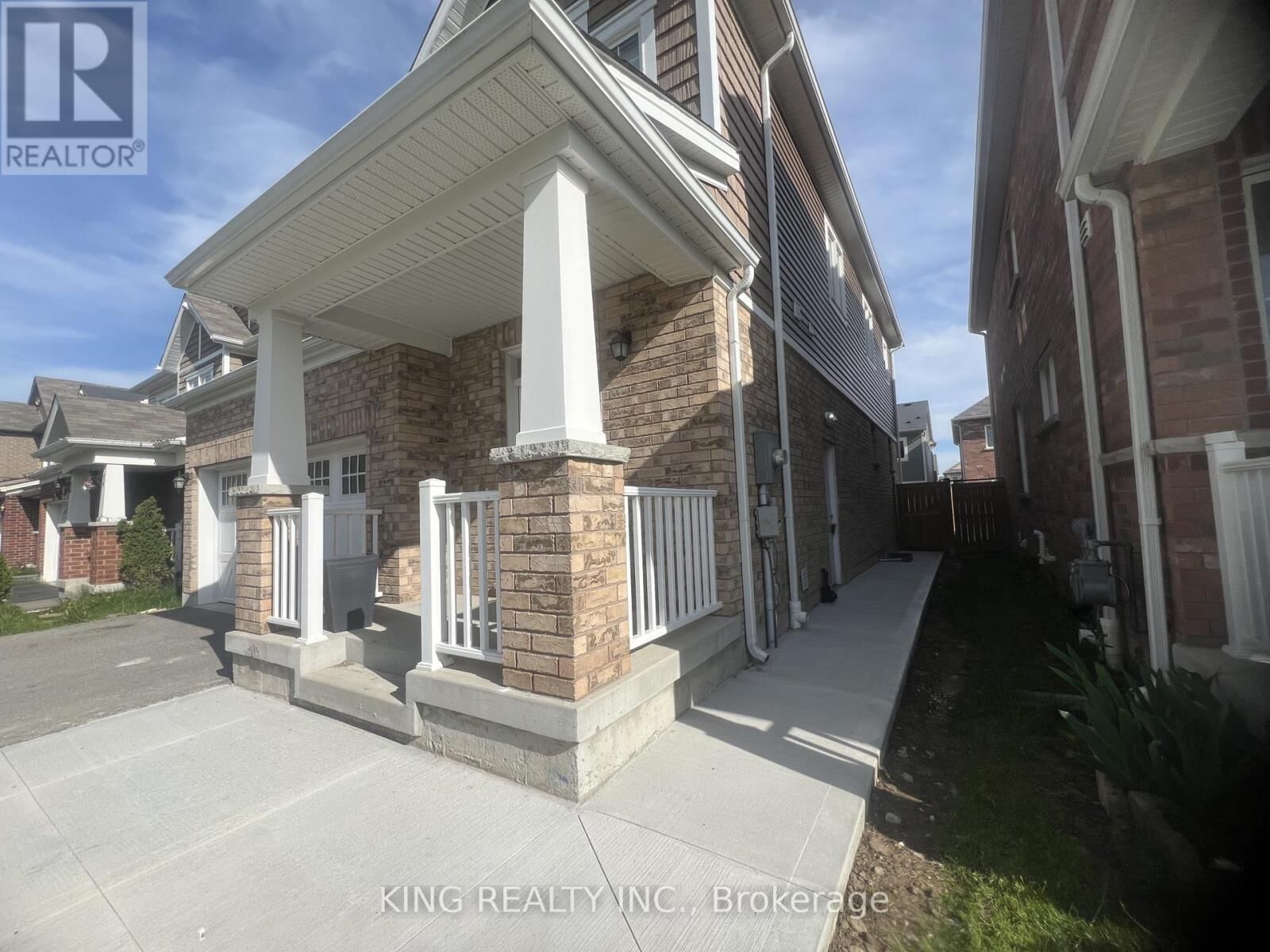 Property Photo:  349 Grovehill Crescent # Unit 2  ON N2R 0K8 