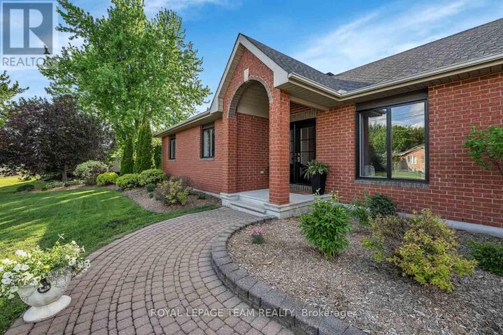 Property Photo:  6567 Courtland Grove Crescent  ON K4P 1G5 