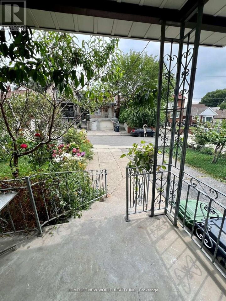 Property Photo: 354 Kane Avenue Upper ON M6M 3P4