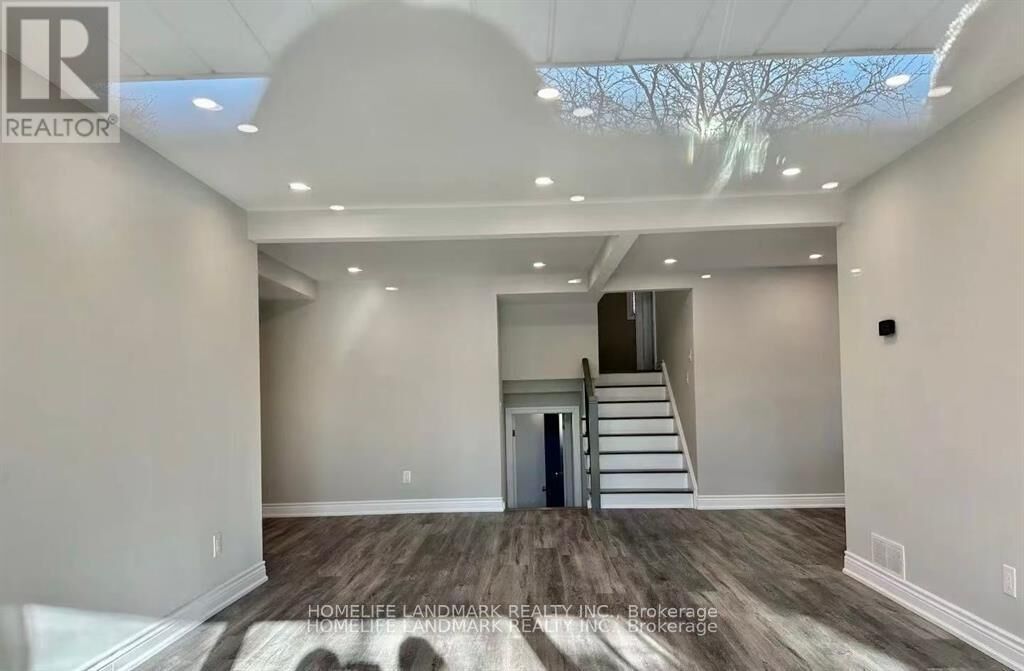Property Photo: 2421 Speyside Drive ON L5K 1X5