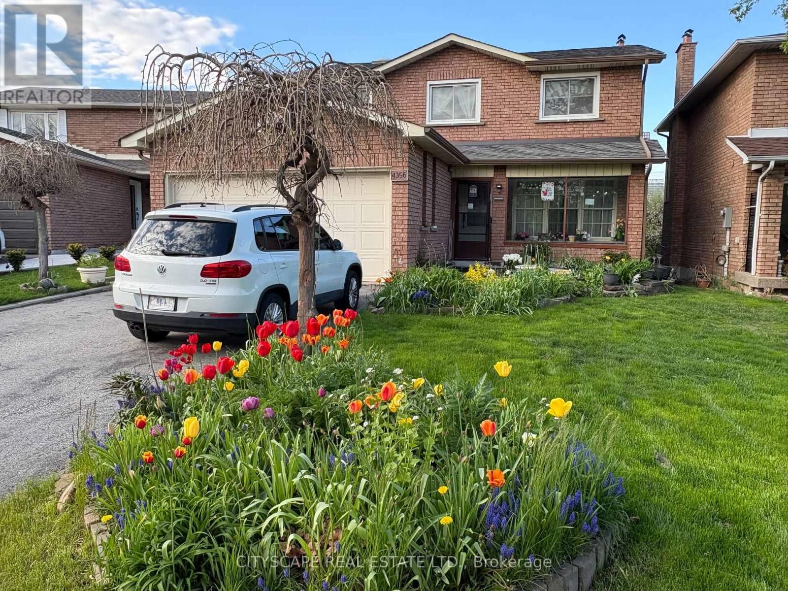 Property Photo:  4356 Wakefield Crescent  ON L5C 4N2 
