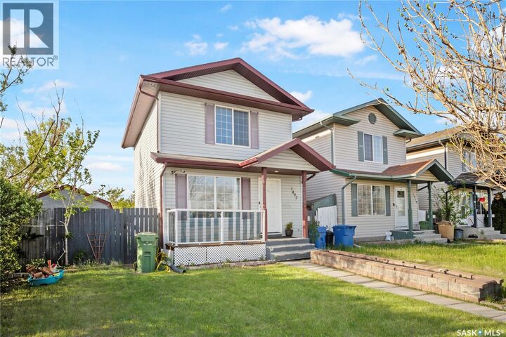 Property Photo:  1402 10th Avenue E  SK S4N 7P6 