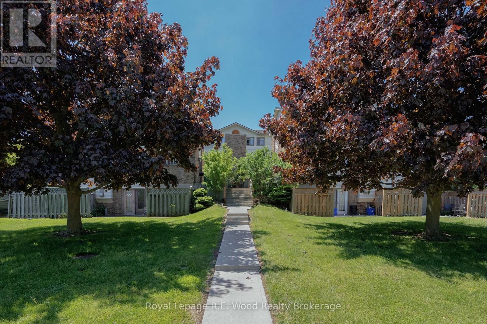 Property Photo:  21 Wren Court Unit #7  ON N4G 5K2 