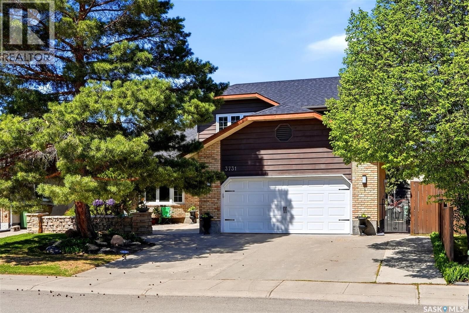 Property Photo:  3731 Selinger Crescent  SK S4V 2G8 