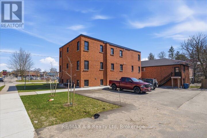 Property Photo:  74A Church Street 1  ON N5A 2R2 