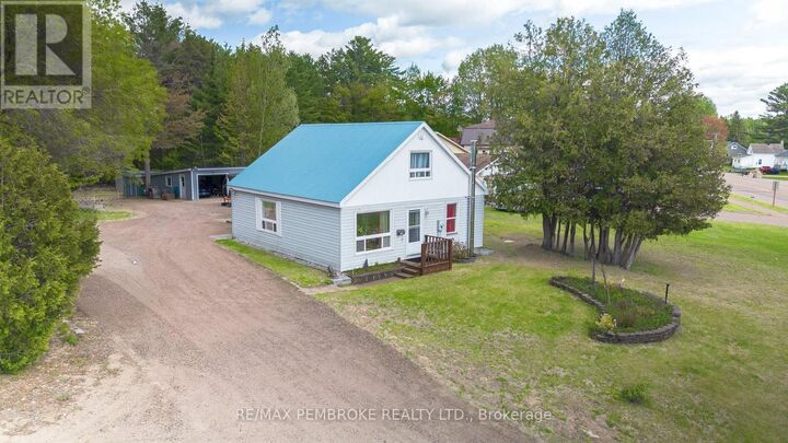 2185 Petawawa Boulevard — photo 1