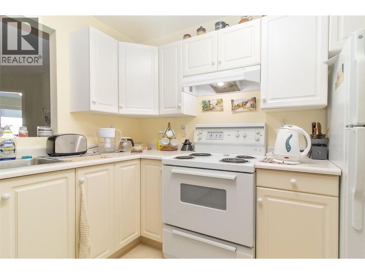 Property Photo:  920 Glenwood Avenue 103  BC V1Y 9P2 