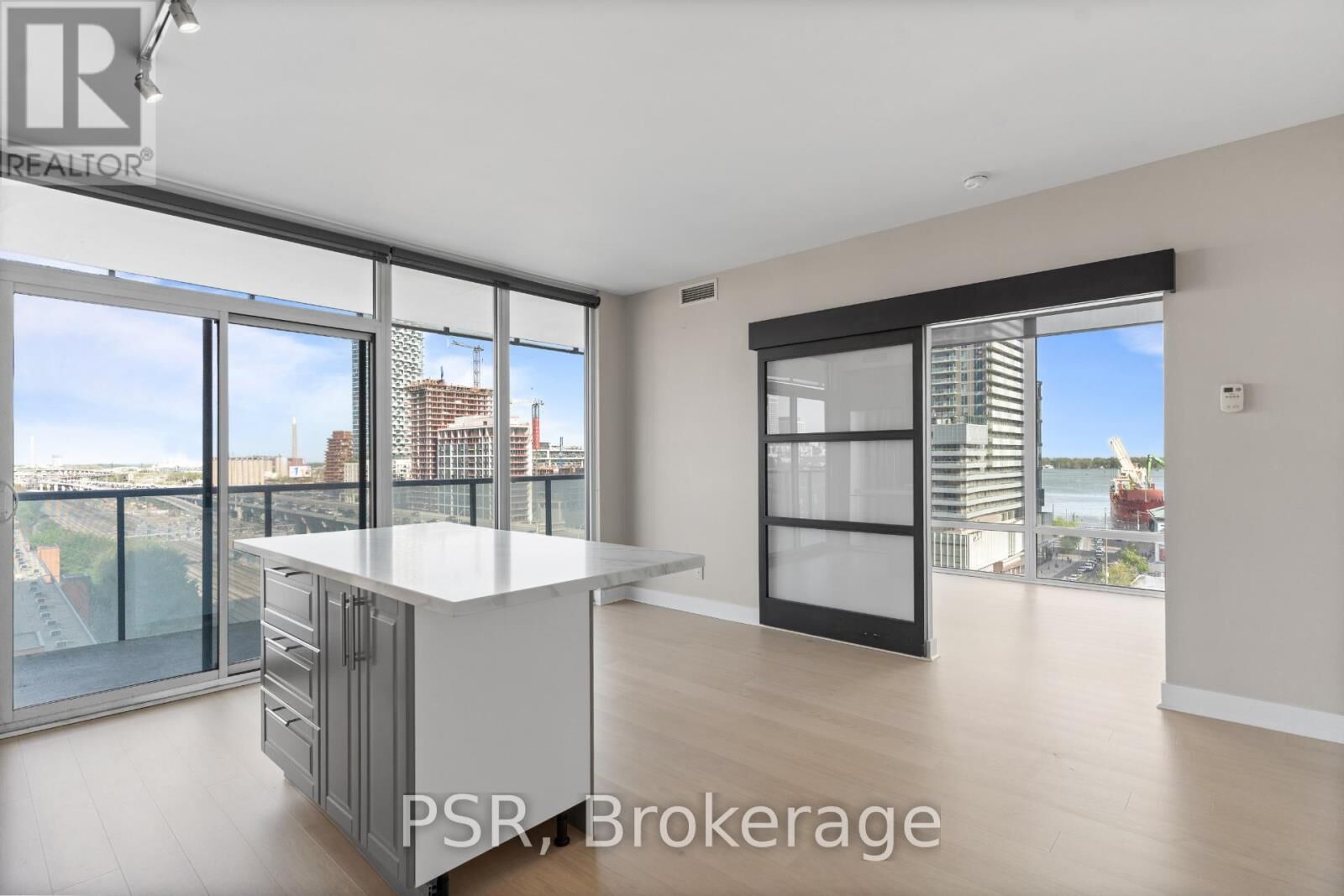Property Photo: 1 Market Street 1011 ON M5E 0A2