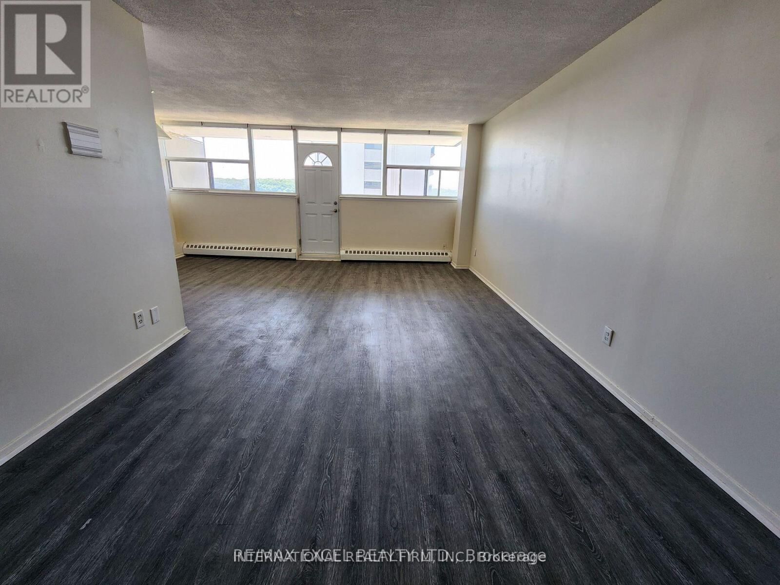 Property Photo: 215 Glenridge Avenue 1102 ON L2T 3J7