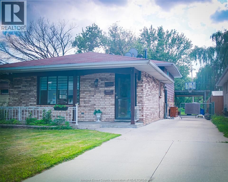 Property Photo: 2709 Clemenceau ON N8T 2P9