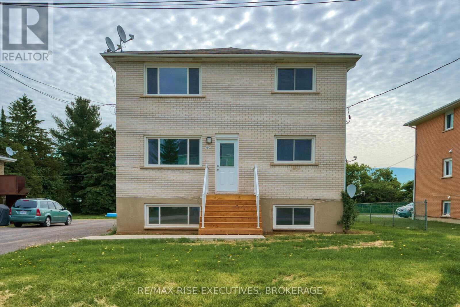Property Photo:  103 Day Street 3  ON K7K 4Y3 