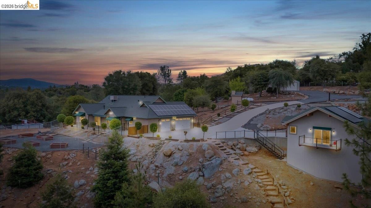 Property Photo: 18180 Robin Ridge CA 95370