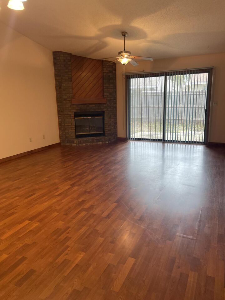 Property Photo:  1018 Alderwood Way  FL 32578 