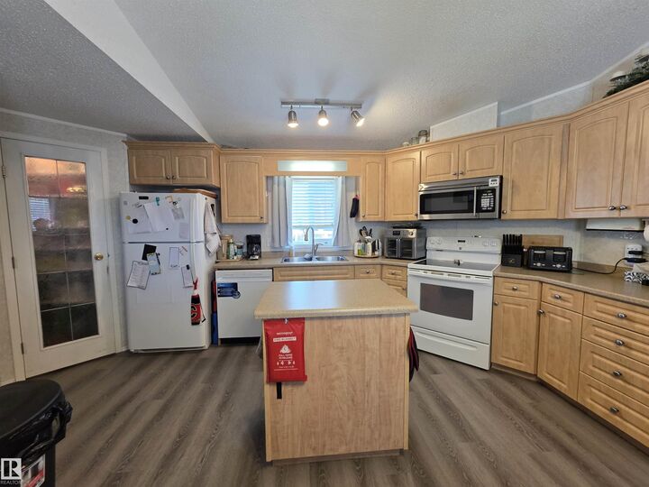 Property Photo: 5012 53 Ave AB T0C 0P0