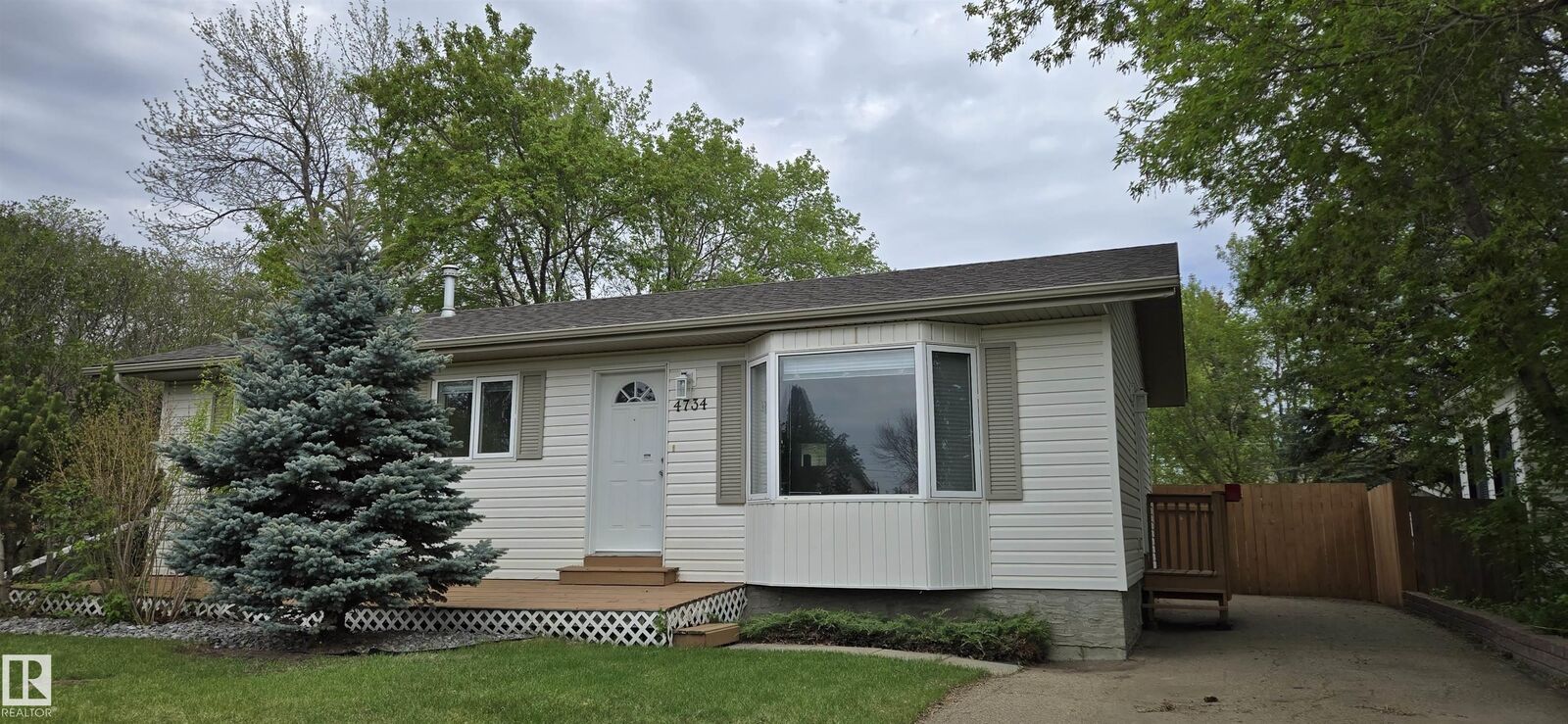 Property Photo: 4734 54A Avenue AB T9C 1G2