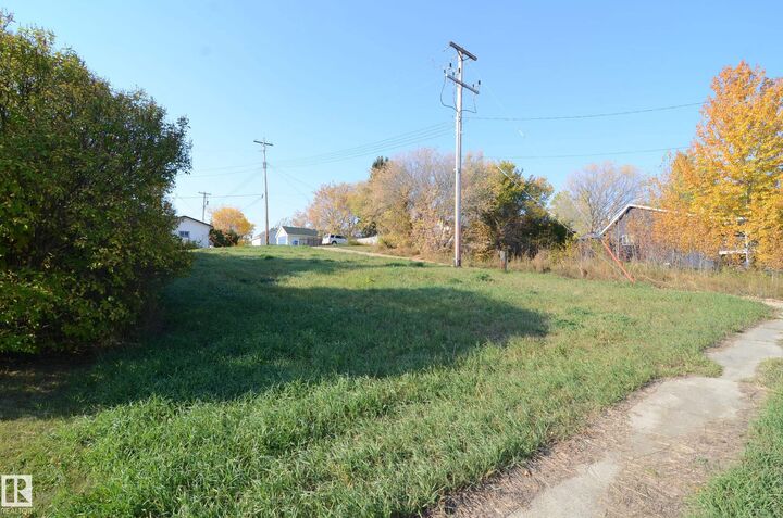 Property Photo:  4927 52 Avenue  AB T0E 2A0 