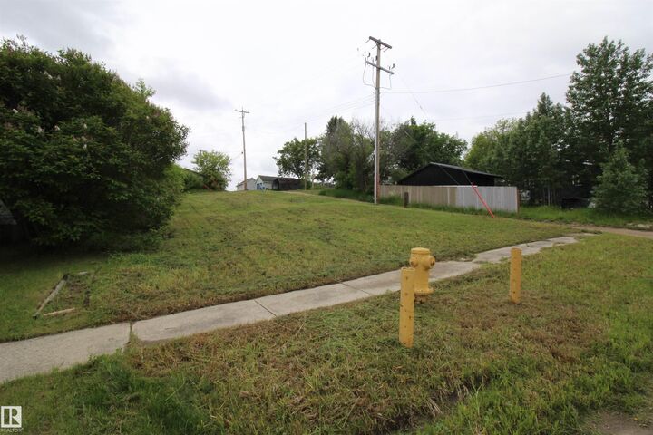 Property Photo:  4927 52 Avenue  AB T0E 2A0 