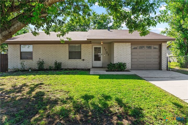 Property Photo: 1707 Hammond Drive TX 76543