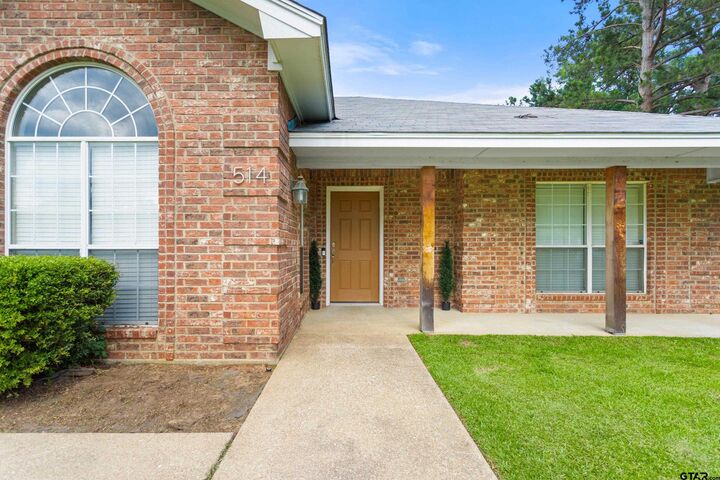 Property Photo: 514 Juanita TX 75758