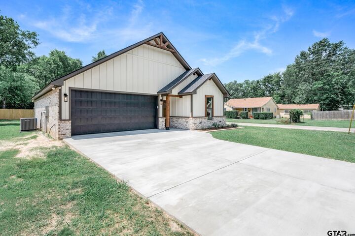 Property Photo:  213 Turman St.  TX 75773 