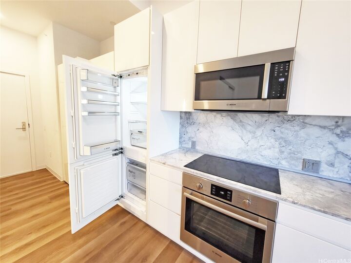 Property Photo:  987 Queen Street 806  HI 96814 
