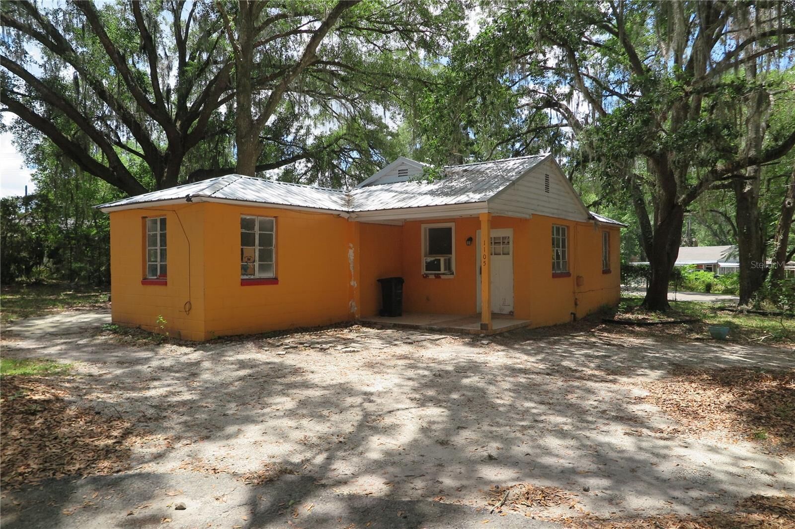 Property Photo:  1105 SE 6th Avenue  FL 32601 