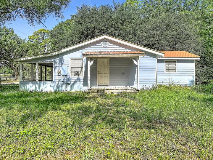 Property Photo:  1007 Hawthorn Street  FL 33540 