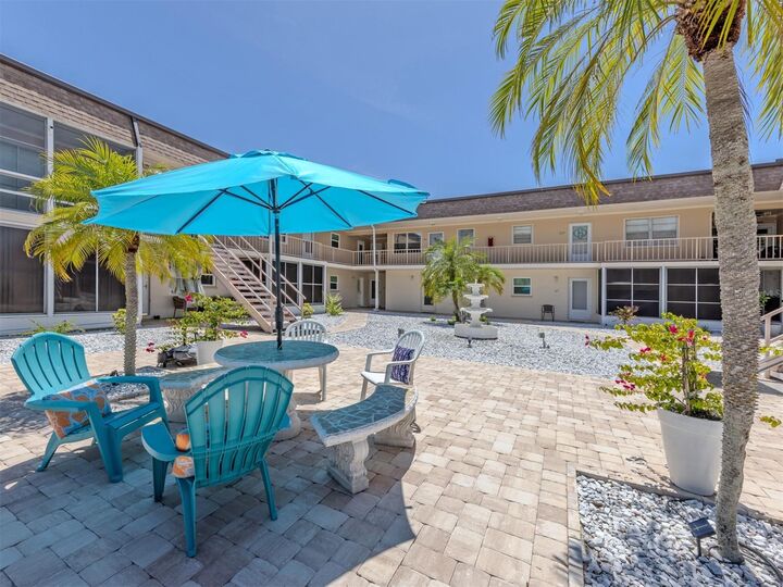 Property Photo: 537 Manatee Ct 204 FL 34285